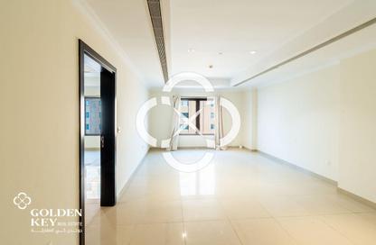 Apartment - 1 Bedroom - 2 Bathrooms for rent in East Porto Drive - Porto Arabia - The Pearl Island - Doha