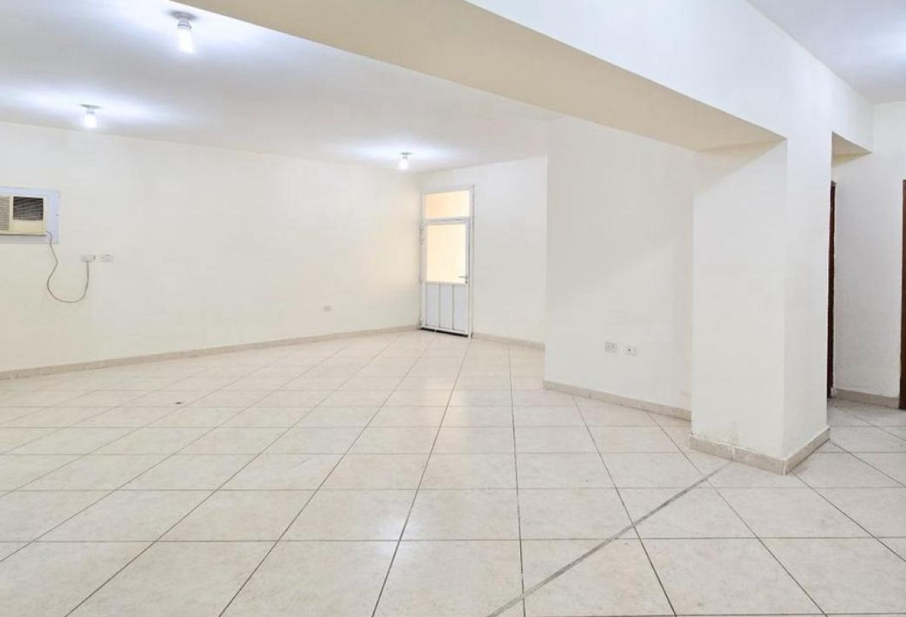 1 MONTH FREE | BRIGHT AND SPACIOUS 2 BHK APARTMENT - apartment in Abu Talha Street