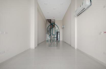 Shop - Studio - 1 Bathroom for rent in Sheikha Houda Compound - Al Gharrafa - Doha