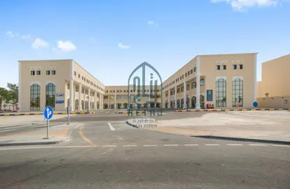 محل تجاري - استوديو - 1 حمام للايجار في مجمع الشيخة هدى - الغرافة - الدوحة