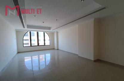 Apartment - 1 Bedroom - 2 Bathrooms for rent in East Porto Drive - Porto Arabia - The Pearl Island - Doha