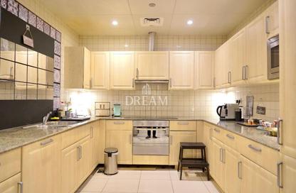 Apartment - 2 Bedrooms - 2 Bathrooms for sale in Two Porto Arabia - Porto Arabia - The Pearl Island - Doha