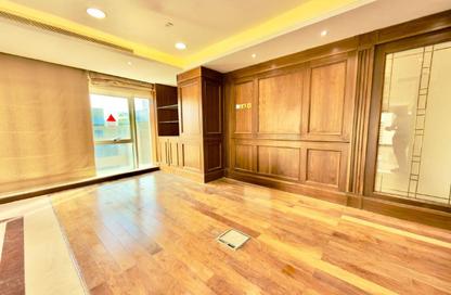 Office Space - 2 Bedrooms - 2 Bathrooms for rent in Al Aqaria Tower - Old Salata - Salata - Doha