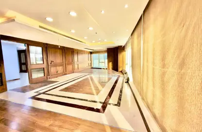 Office Space - 2 Bedrooms - 2 Bathrooms for rent in Al Aqaria Tower - Old Salata - Salata - Doha