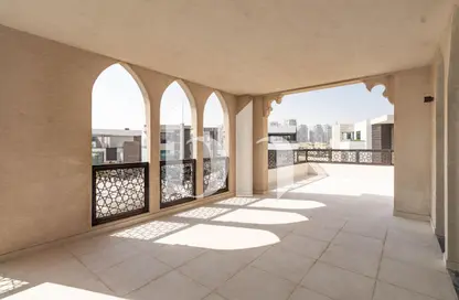 شقة - 2 غرف نوم - 3 حمامات للايجار في البلاج الغربي - البلاج - جزيرة اللؤلؤة - الدوحة