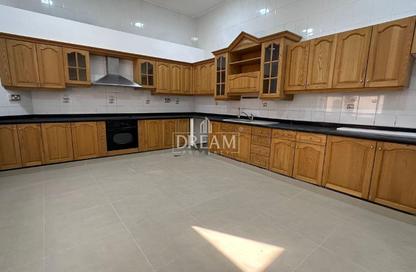 Villa - 5 Bedrooms - 7 Bathrooms for rent in West Bay - West Bay - Doha