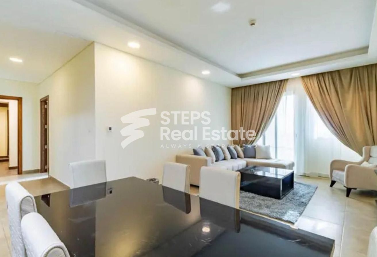 Luxurious Apartment with City View and Balcony