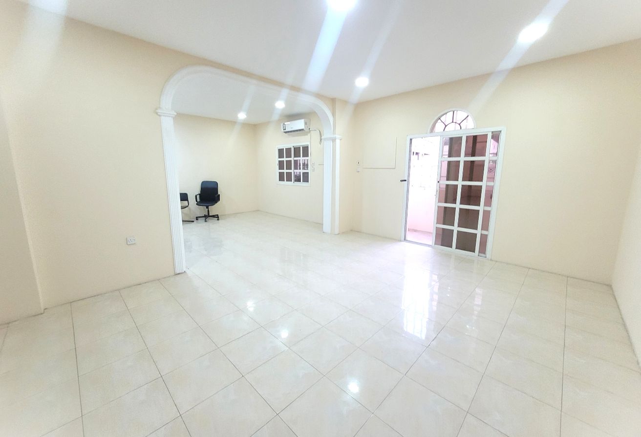 LARGE 2BR UNFURNISHED APARTMENT IN NAJMA  - apartment in Al Khalidiya Street