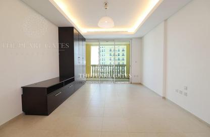 Apartment - Studio - 1 Bathroom for rent in Viva West - Viva Bahriyah - The Pearl Island - Doha