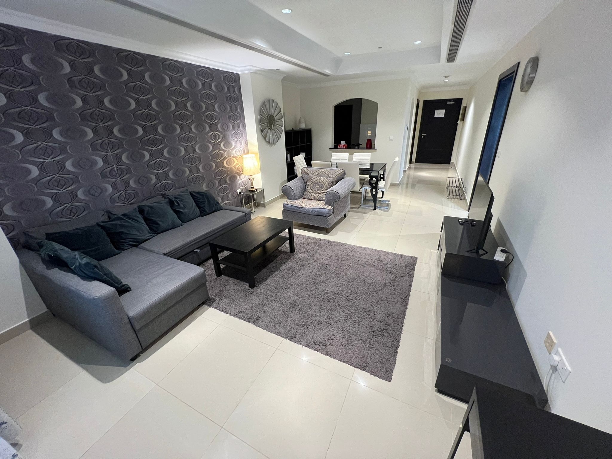 FRENCH STYLE LUXURY 1BEDROOM FULLY FURNISHED thumbnail 14