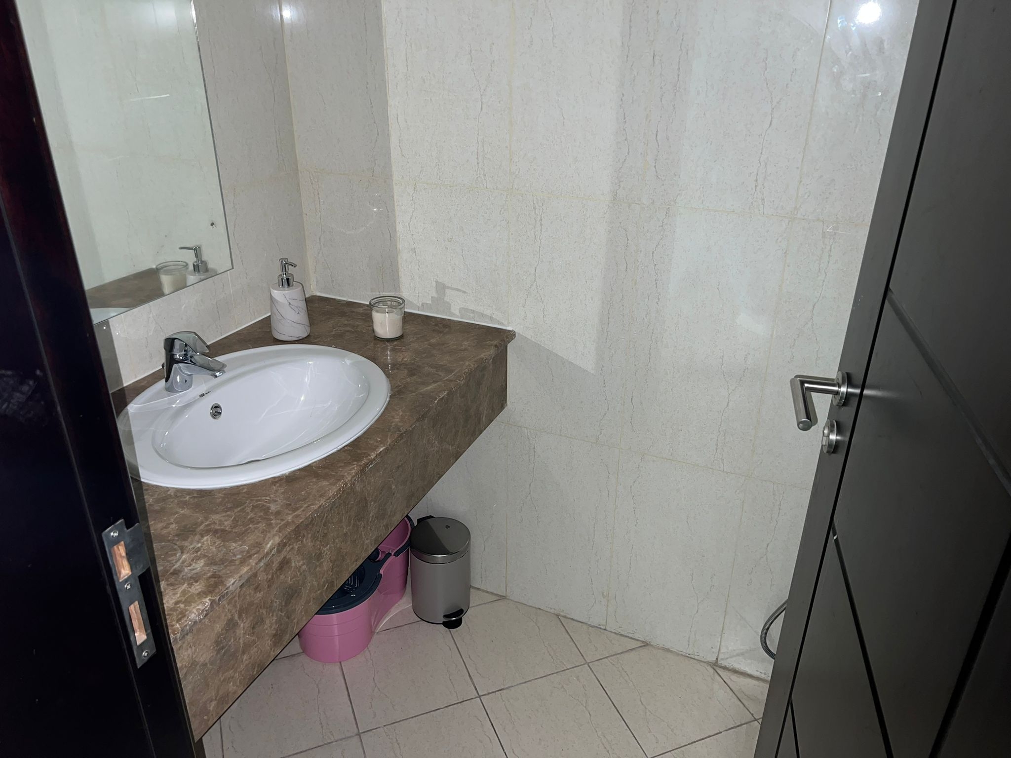 FRENCH STYLE LUXURY 1BEDROOM FULLY FURNISHED thumbnail 5