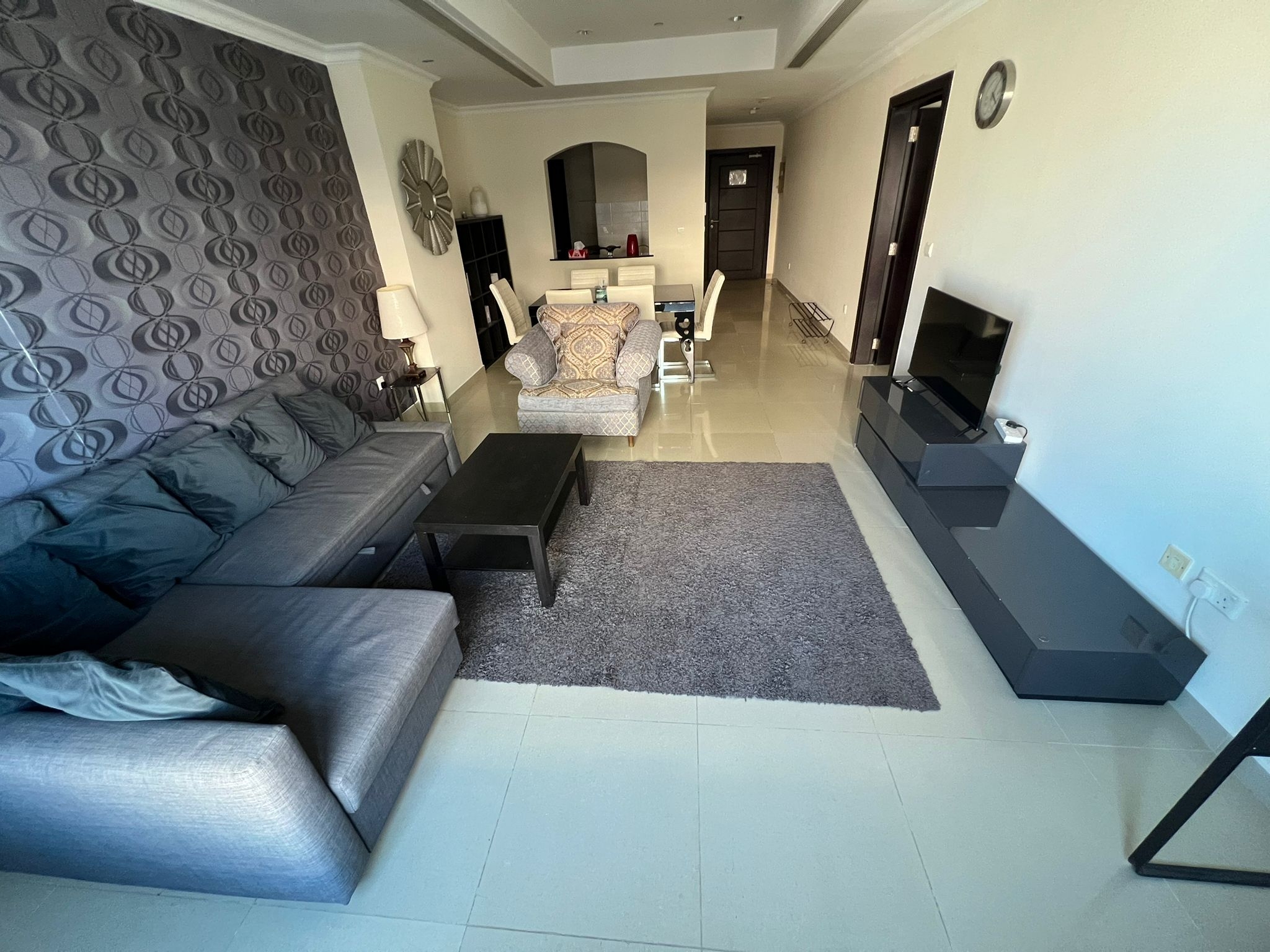 FRENCH STYLE LUXURY 1BEDROOM FULLY FURNISHED thumbnail 15