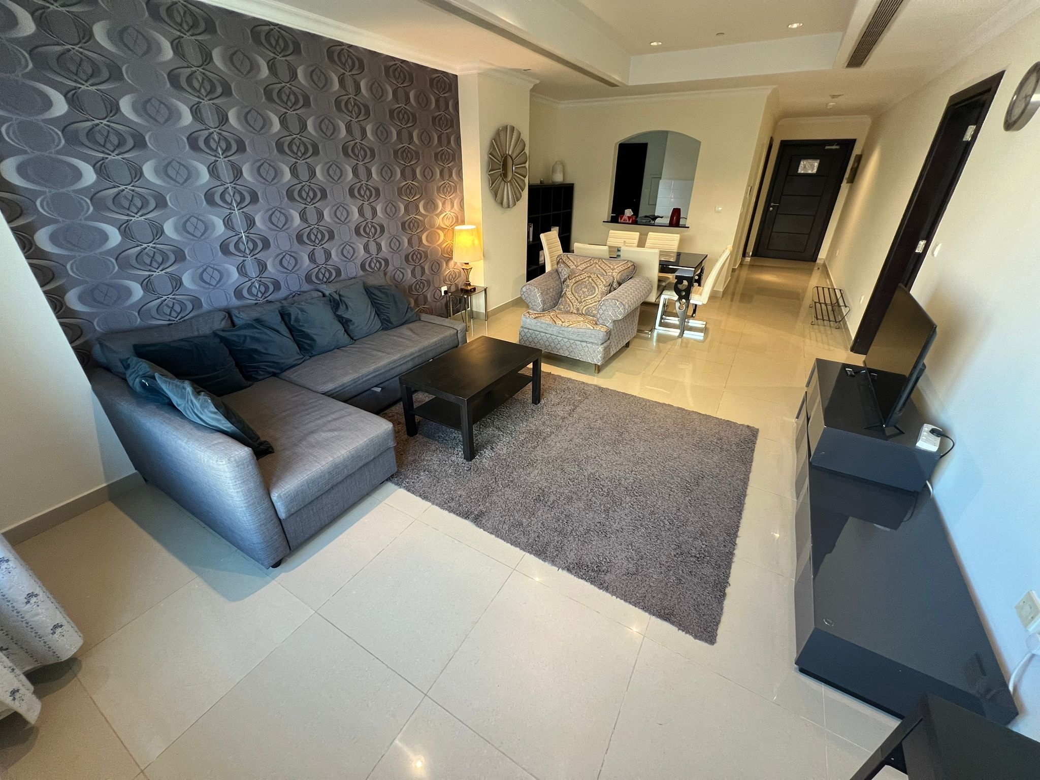 FRENCH STYLE LUXURY 1BEDROOM FULLY FURNISHED thumbnail 7