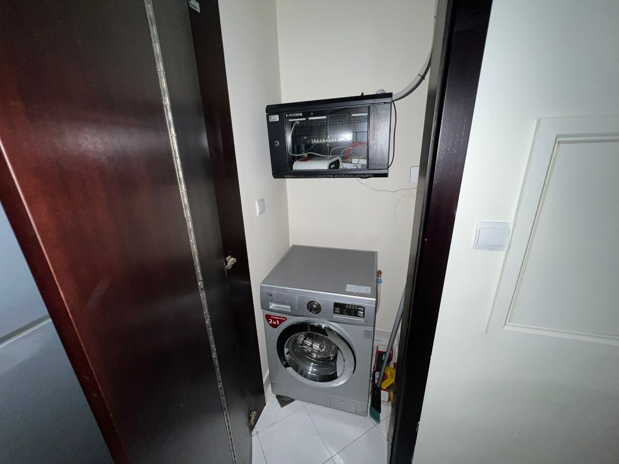 FRENCH STYLE LUXURY 1BEDROOM FULLY FURNISHED thumbnail 3