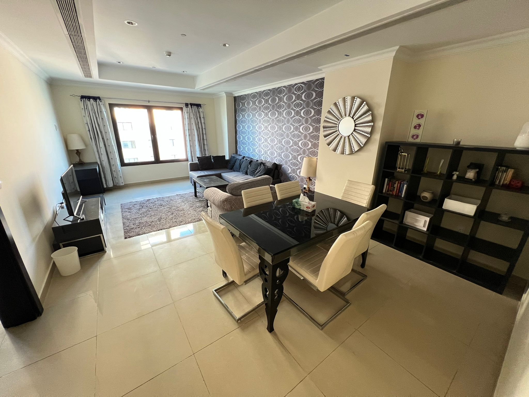 FRENCH STYLE LUXURY 1BEDROOM FULLY FURNISHED thumbnail 8