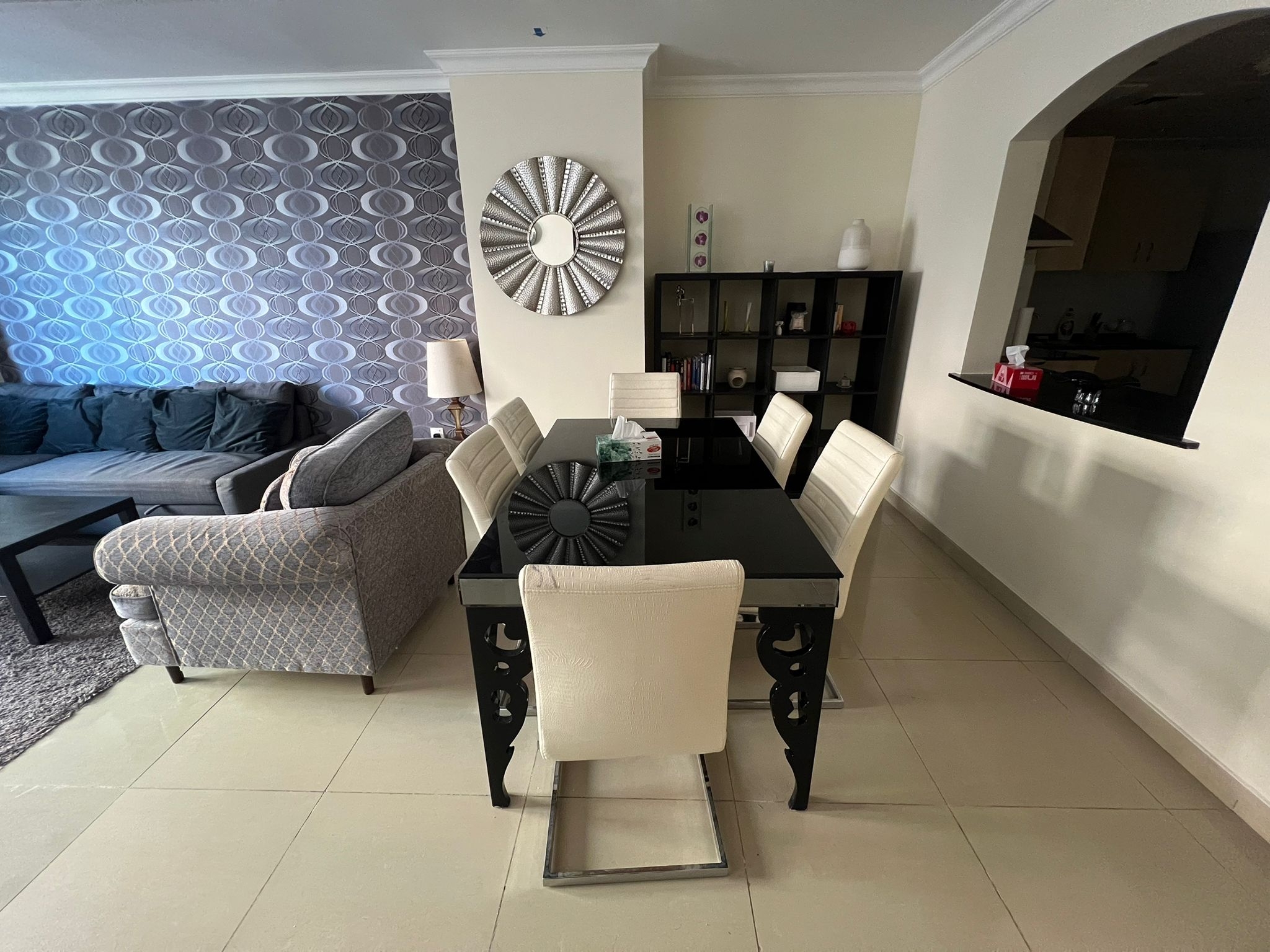 FRENCH STYLE LUXURY 1BEDROOM FULLY FURNISHED thumbnail 2