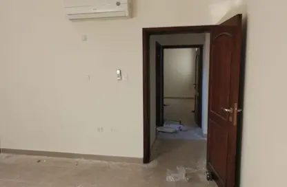 Apartment - 2 Bedrooms - 2 Bathrooms for rent in Umm Ghuwailina 4 - Umm Ghuwailina - Doha