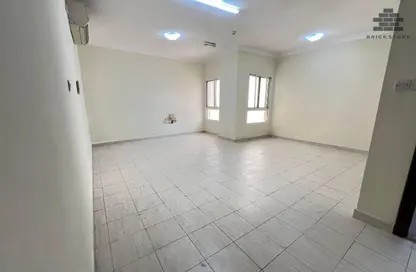 شقة - 2 غرف نوم - 2 حمامات للايجار في شارع الجزيره - فريج بن محمود الشمالي - فريج بن محمود - الدوحة