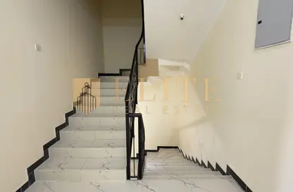 مجمع سكني - 5 غرف نوم - 5 حمامات للايجار في مجمع العين 3 - مجمع العين - عين خالد - الدوحة