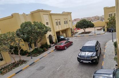 مجمع سكني - 4 غرف نوم - 5 حمامات للايجار في سوق الغرافة - الغرافة - الدوحة