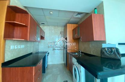 Apartment - 2 Bedrooms - 2 Bathrooms for rent in Zig Zag Towers - West Bay - Doha