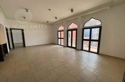 Apartment - 2 Bedrooms - 3 Bathrooms for rent in Carnaval - Qanat Quartier - The Pearl Island - Doha