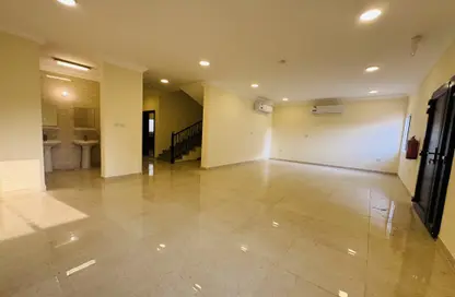 مجمع سكني - 6 غرف نوم - 6 حمامات للايجار في بوابة الخيساء - الخيصة - أم صلال محمد