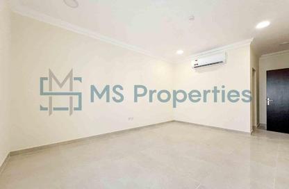 Villa - 6 Bedrooms - 7 Bathrooms for rent in Al Kheesa - Al Kheesa - Umm Salal Mohammed