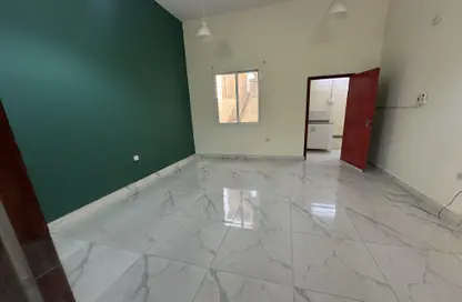 Apartment - Studio - 1 Bathroom for rent in Al Aziziyah - Al Aziziyah - Doha