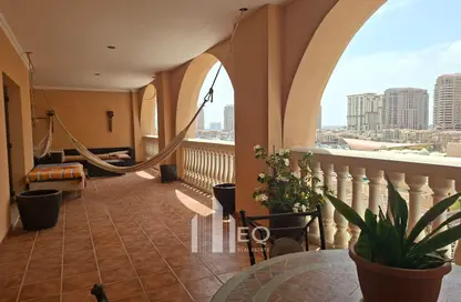 شقة - 2 غرف نوم - 3 حمامات للايجار في طريق بورتو الشرقي - بورتو أرابيا - جزيرة اللؤلؤة - الدوحة