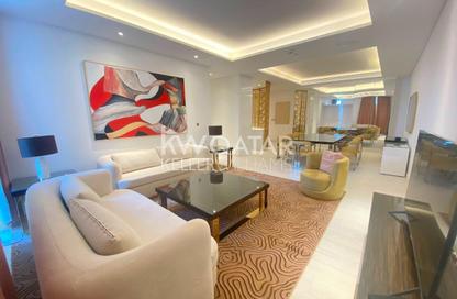 Apartment - 2 Bedrooms - 3 Bathrooms for rent in Floresta Gardens - Floresta Gardens - The Pearl Island - Doha