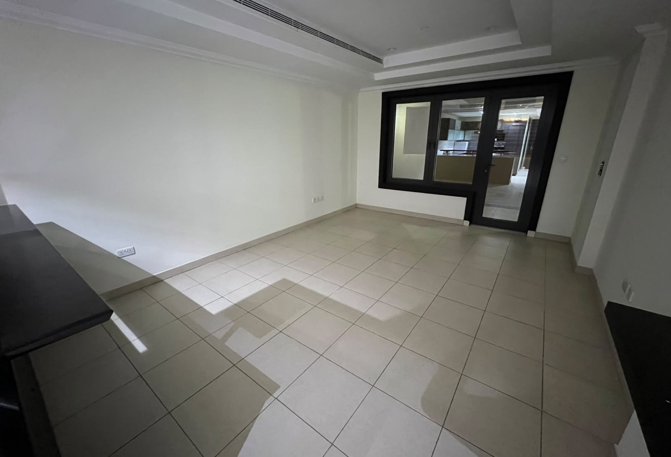 CHEAPEST STUDIO FOR RENT IN PORT WITH BALCONY thumbnail 3