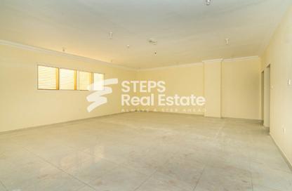 Office Space - Studio - 1 Bathroom for rent in Al Hanaa Street - Al Gharrafa - Doha