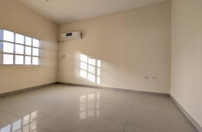 Apartment - 2 Bedrooms - 1 Bathroom for rent in Umm Ghuwailina 4 - Umm Ghuwailina - Doha Apartment - 2 Bedrooms - 1 Bathroom for rent in Umm Ghuwailina 4 - Umm Ghuwailina - Doha
