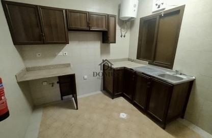 Apartment - 4 Bedrooms - 3 Bathrooms for rent in Anas Street - Fereej Bin Mahmoud North - Fereej Bin Mahmoud - Doha