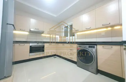 Apartment - 2 Bedrooms - 2 Bathrooms for rent in Al Sadd Road - Al Sadd - Doha