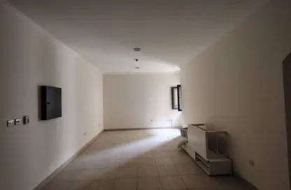 Apartment - 2 Bedrooms - 1 Bathroom for rent in Al Sadd Road - Al Sadd - Doha