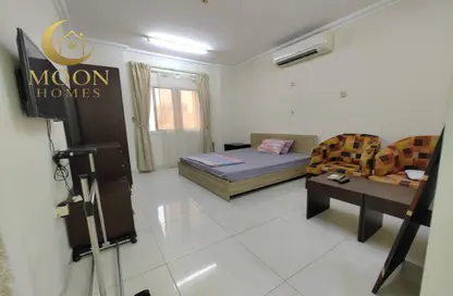 Apartment - Studio - 1 Bathroom for rent in Umm Ghwailina Comm - Umm Ghuwalina - Umm Ghuwailina - Doha