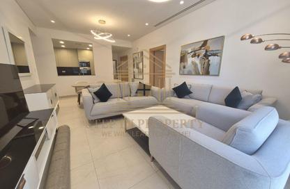 Apartment - 2 Bedrooms - 4 Bathrooms for rent in Floresta Gardens - Floresta Gardens - The Pearl Island - Doha