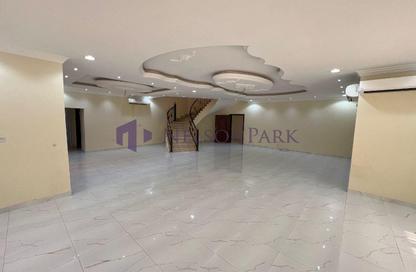 Villa - 6 Bedrooms - 7 Bathrooms for rent in Al Dafna - Al Dafna - Doha