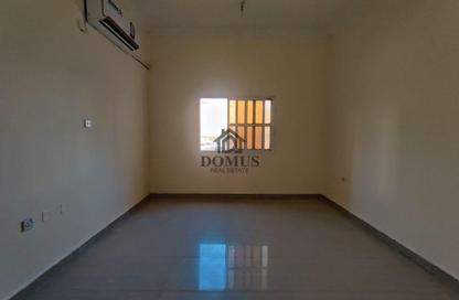 Apartment - 2 Bedrooms - 1 Bathroom for rent in Anas Street - Fereej Bin Mahmoud North - Fereej Bin Mahmoud - Doha