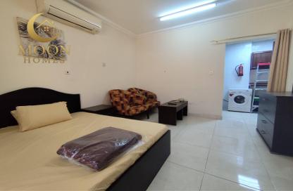 Apartment - Studio - 1 Bathroom for rent in Umm Ghwailina Comm - Umm Ghuwalina - Umm Ghuwailina - Doha