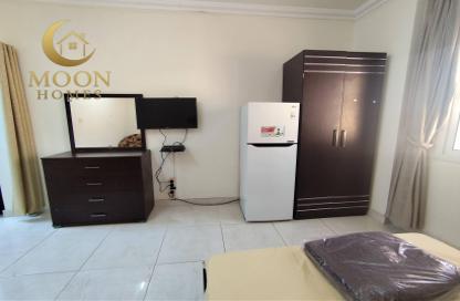 Apartment - Studio - 1 Bathroom for rent in Umm Ghwailina Comm - Umm Ghuwalina - Umm Ghuwailina - Doha