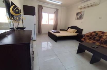 Apartment - Studio - 1 Bathroom for rent in Umm Ghwailina Comm - Umm Ghuwalina - Umm Ghuwailina - Doha