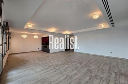 Apartment - 2 Bedrooms - 3 Bathrooms for rent in West Porto Drive - Porto Arabia - The Pearl Island - Doha