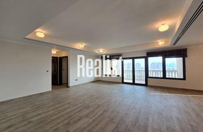 Apartment - 2 Bedrooms - 3 Bathrooms for rent in West Porto Drive - Porto Arabia - The Pearl Island - Doha