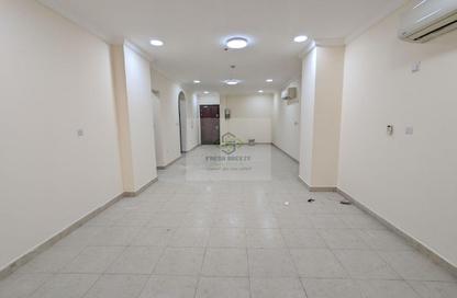 Apartment - 2 Bedrooms - 2 Bathrooms for rent in Al Nasr Street - Al Nasr - Doha