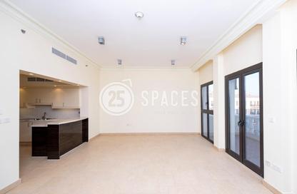 Apartment - 2 Bedrooms - 3 Bathrooms for rent in Carnaval - Qanat Quartier - The Pearl Island - Doha