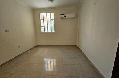 Apartment - 3 Bedrooms - 3 Bathrooms for rent in Bin Omran 35 - Fereej Bin Omran - Doha