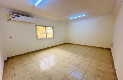 Apartment - 2 Bedrooms - 2 Bathrooms for rent in Al Mansoura - Al Mansoura - Doha